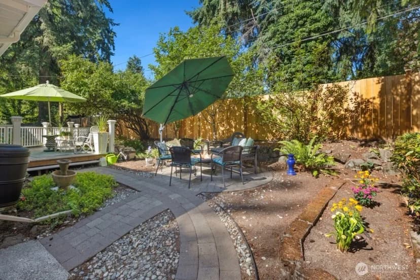 Property photo for 11811 33rd Avenue Ne, Seattle photo 24