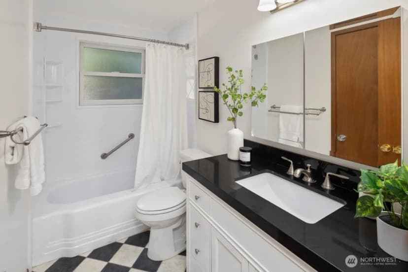 Property photo for 11811 33rd Avenue Ne, Seattle photo 11