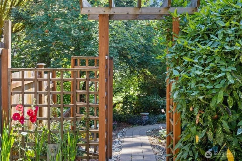 Property photo for 11811 33rd Avenue Ne, Seattle photo 29