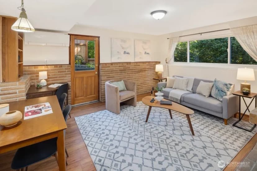 Property photo for 11811 33rd Avenue Ne, Seattle photo 14