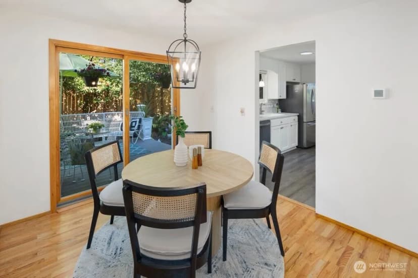 Property photo for 11811 33rd Avenue Ne, Seattle photo 6