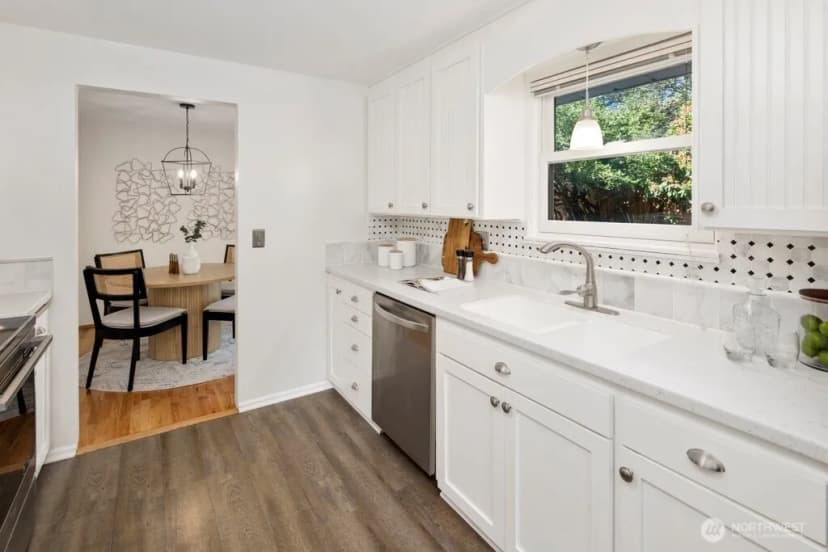 Property photo for 11811 33rd Avenue Ne, Seattle photo 9