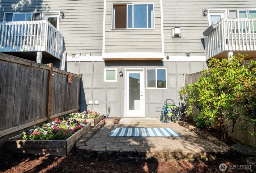 Property photo for 12723 35th Avenue Ne #b, Seattle photo 15