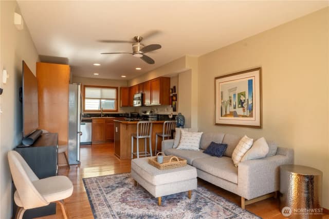 Property photo for 12723 35th Avenue Ne #b, Seattle photo 4