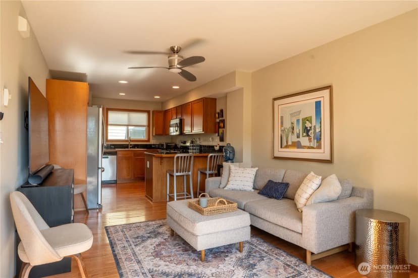 Property photo for 12723 35th Avenue Ne #b, Seattle photo 4