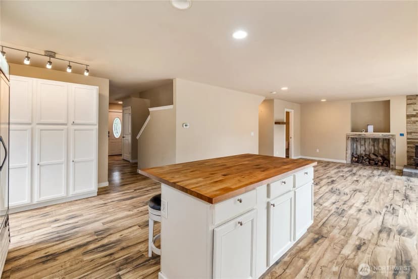 Property photo for 932 Tipsoo Loop N, Rainier photo 11