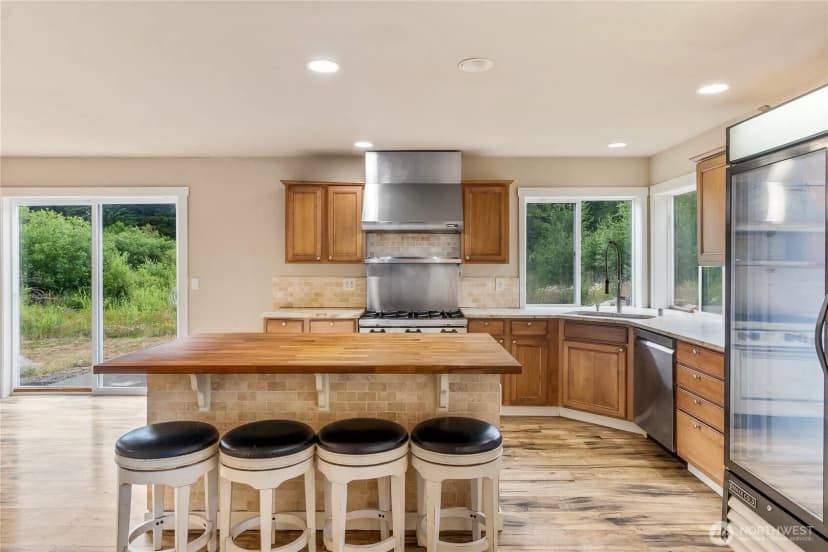 Property photo for 932 Tipsoo Loop N, Rainier photo 8