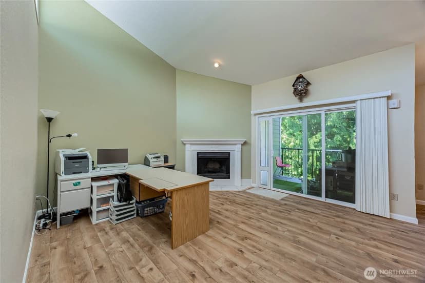 Property photo for 4164 Factoria Boulevard Se #b11, Bellevue photo 2