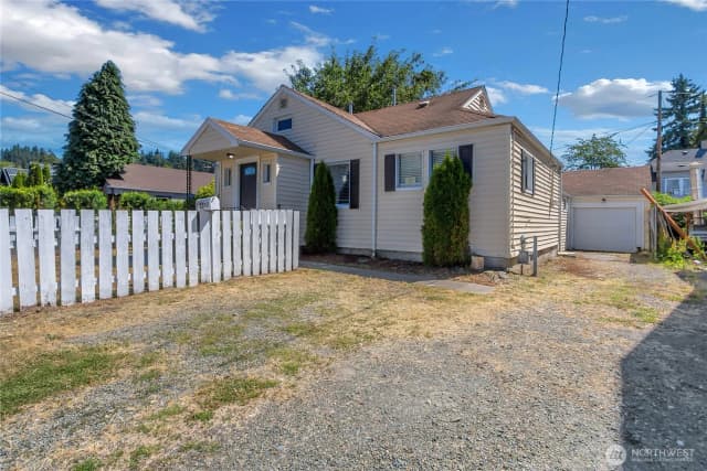 Property photo for 5503 Milwaukee Avenue E, Puyallup photo 3