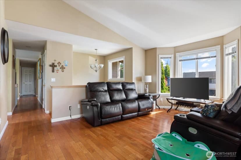 Property photo for 735 Sw Regency Drive, Oak Harbor photo 12