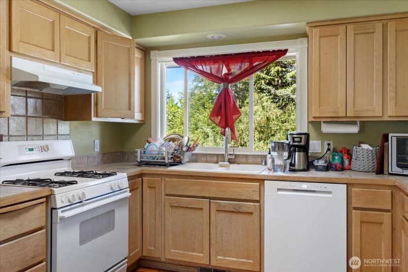 Property photo for 735 Sw Regency Drive, Oak Harbor photo 4