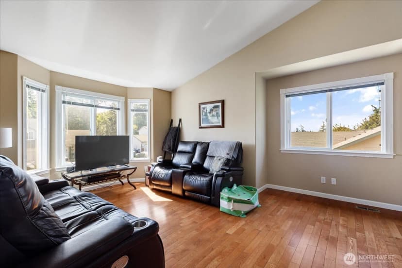 Property photo for 735 Sw Regency Drive, Oak Harbor photo 10