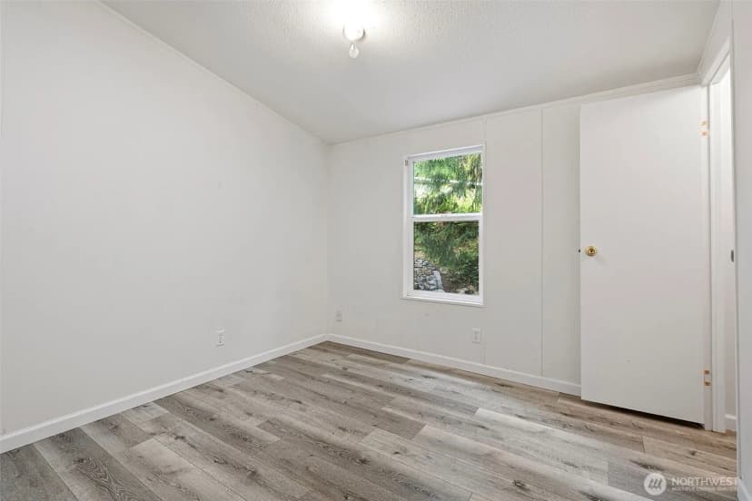 Property photo for 1130 E Phillips Lake Road, Shelton photo 13