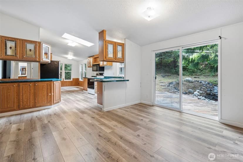 Property photo for 1130 E Phillips Lake Road, Shelton photo 5