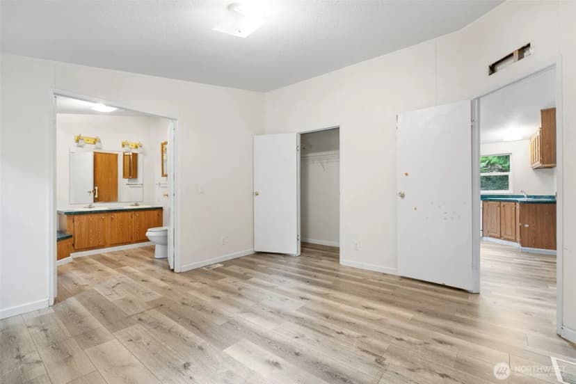 Property photo for 1130 E Phillips Lake Road, Shelton photo 16