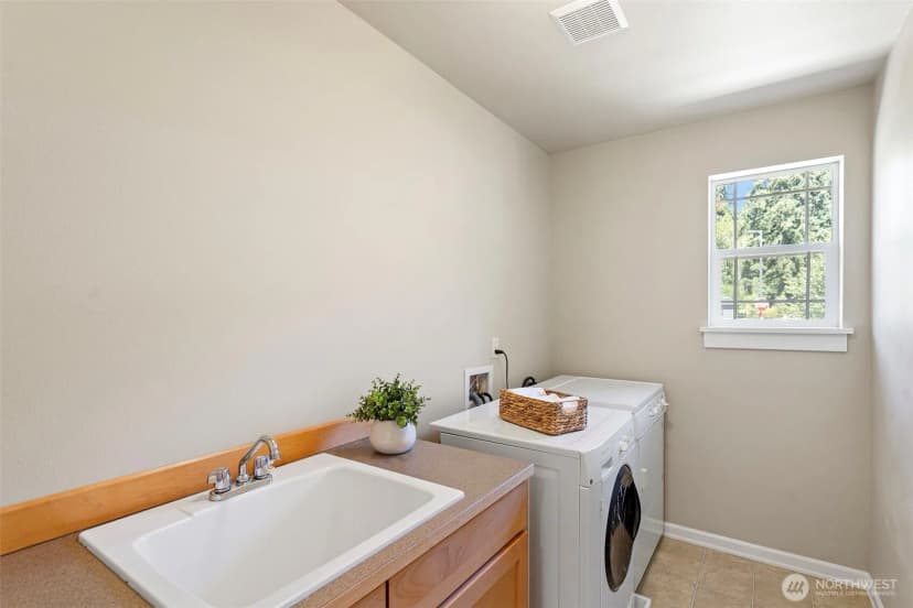 Property photo for 2648 116th Avenue Ne, Bellevue photo 32