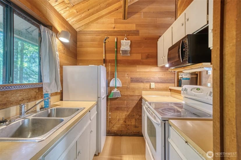 Property photo for 696 E Promontory Road, Shelton photo 10