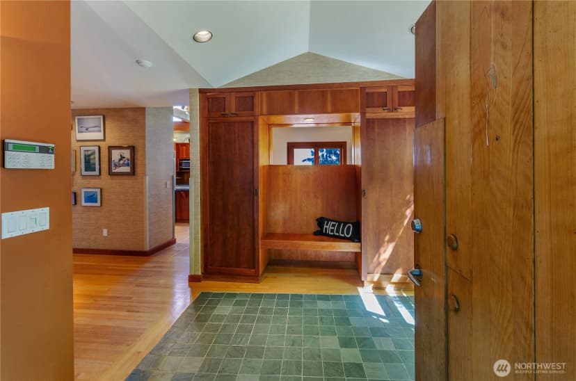 Property photo for 9913 Point View Street Ne, Olympia photo 8