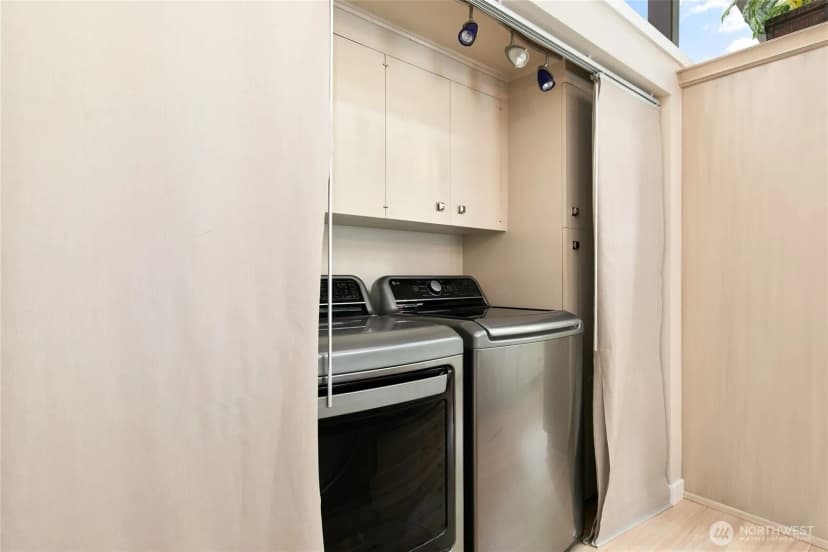 Property photo for 11508 Clovercrest Drive Sw, Lakewood photo 16