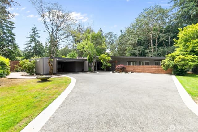 Property photo for 11508 Clovercrest Drive Sw, Lakewood photo 2
