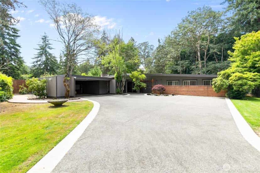 Property photo for 11508 Clovercrest Drive Sw, Lakewood photo 2