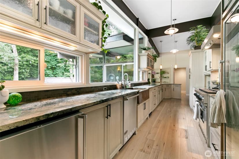 Property photo for 11508 Clovercrest Drive Sw, Lakewood photo 12