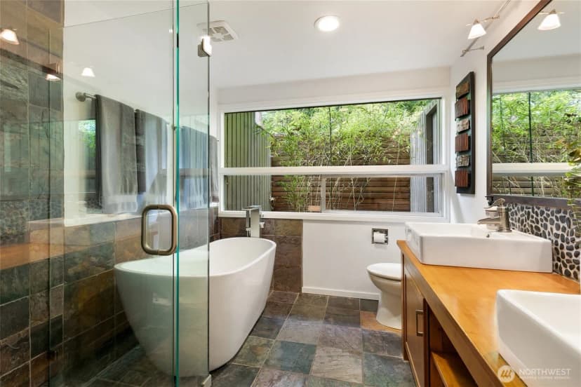 Property photo for 11508 Clovercrest Drive Sw, Lakewood photo 23