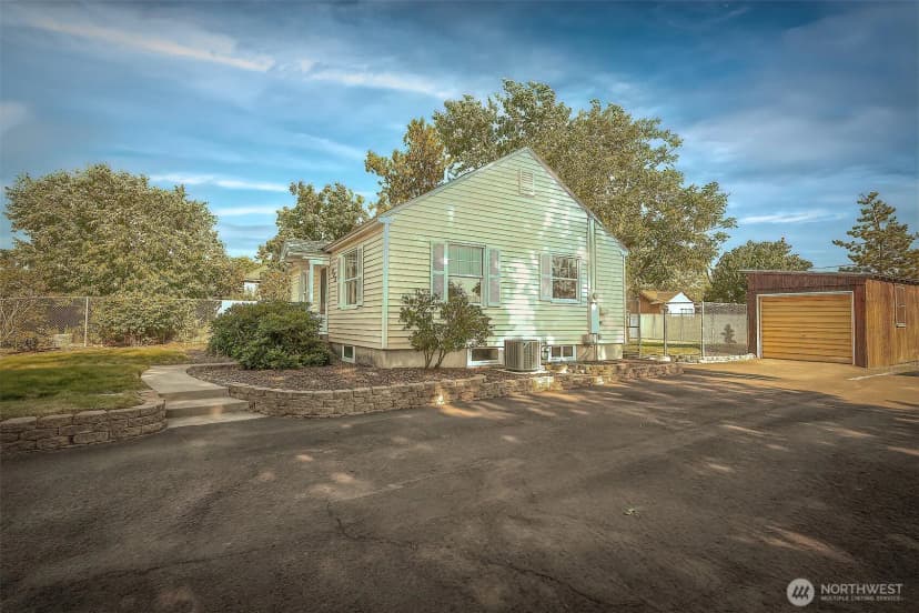 Property photo for 923 Carrie Avenue, Walla Walla photo 2
