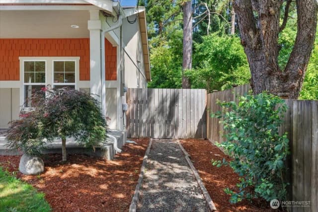 Property photo for 1818 Madison Avenue Nw, Olympia photo 4