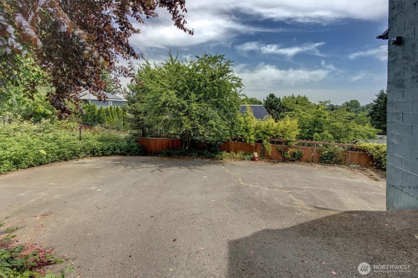 Property photo for 10722 Lake City Way Ne, Seattle photo 36
