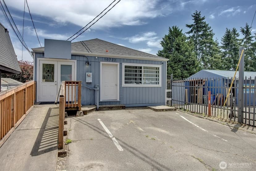 Property photo for 10722 Lake City Way Ne, Seattle photo 2