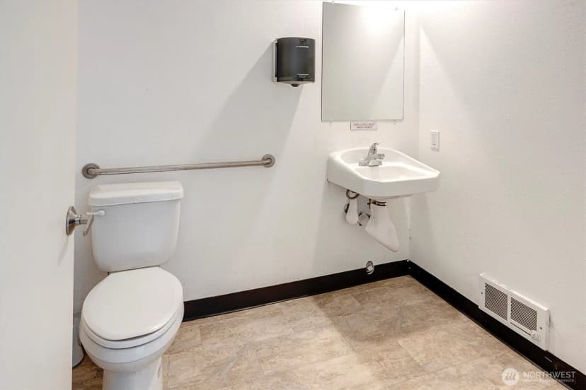 Property photo for 10722 Lake City Way Ne, Seattle photo 12