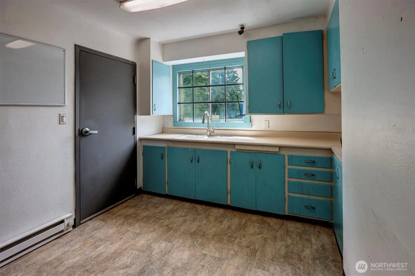 Property photo for 10722 Lake City Way Ne, Seattle photo 11