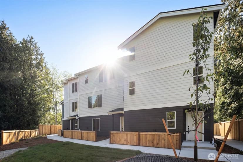 Property photo for 19505 Damson Road #c1, Lynnwood photo 4