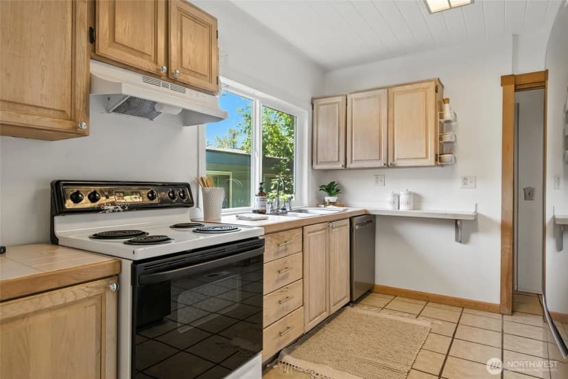 Property photo for 9809 57th Avenue S, Seattle photo 10