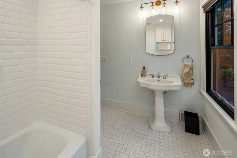 Property photo for 1600 Interlaken Place E, Seattle photo 18