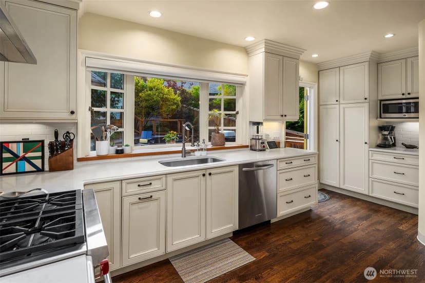Property photo for 1600 Interlaken Place E, Seattle photo 11