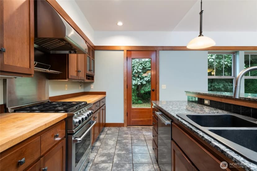 Property photo for 14450 Austin Place, Anacortes photo 16