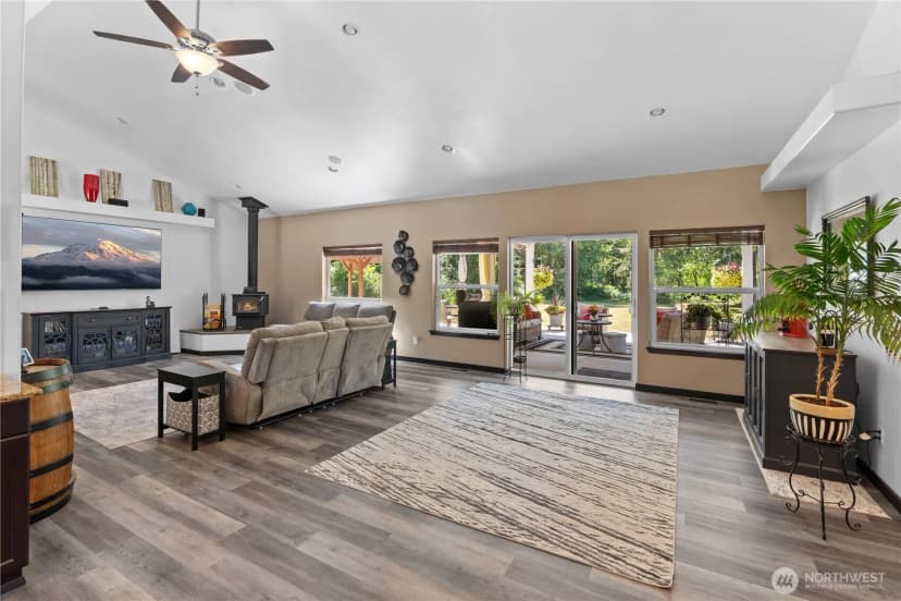 Property photo for 15208 250th Street E, Graham photo 6