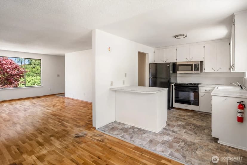 Property photo for 3015 Sw 105th Street, Seattle photo 14