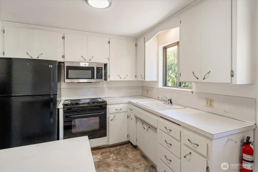 Property photo for 3015 Sw 105th Street, Seattle photo 15