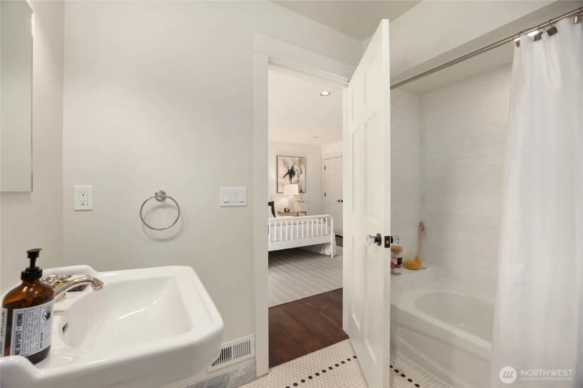 Property photo for 3221 E Morley Way, Seattle photo 18