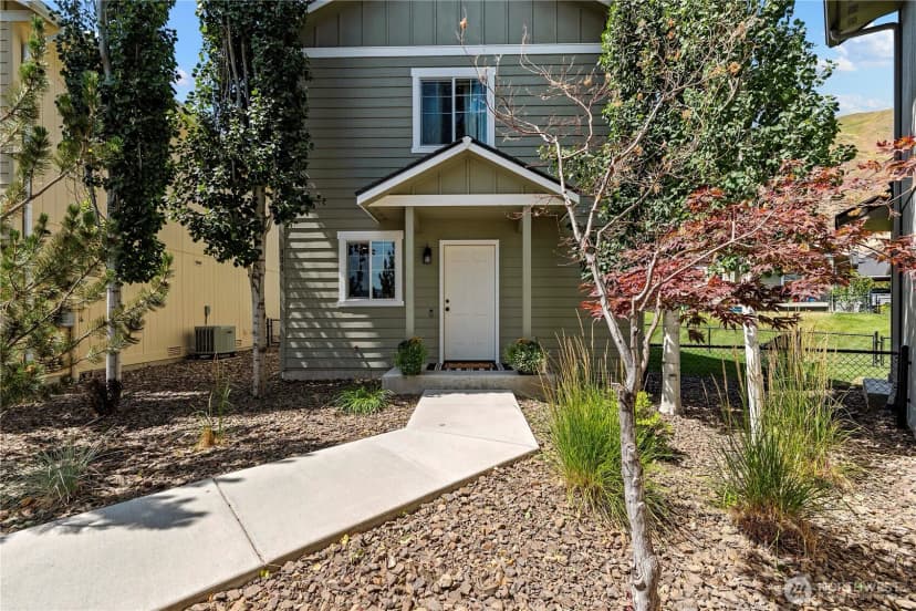 Property photo for 300 Saddlehorn Lane, Wenatchee photo 2