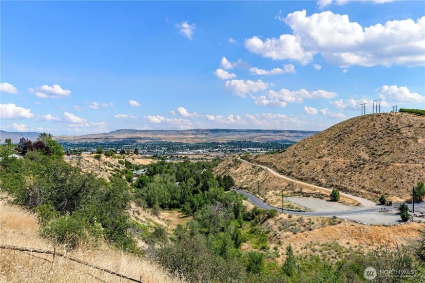 Property photo for 300 Saddlehorn Lane, Wenatchee photo 26