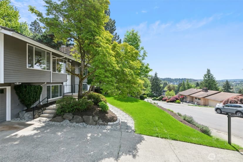 Property photo for 2204 139th Place Se, Bellevue photo 2
