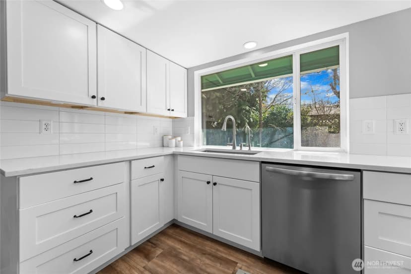 Property photo for 7902 Jade Drive Sw, Lakewood photo 12