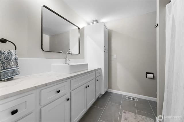 Property photo for 7902 Jade Drive Sw, Lakewood photo 4