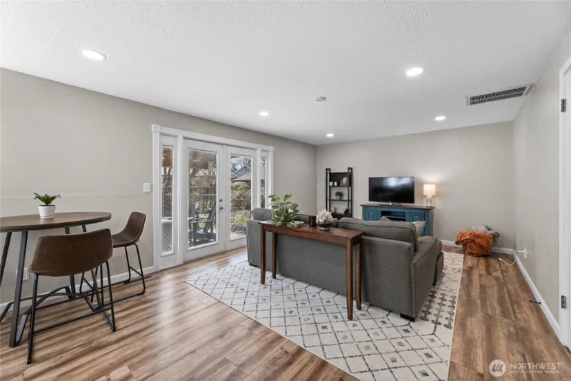 Property photo for 7902 Jade Drive Sw, Lakewood photo 13
