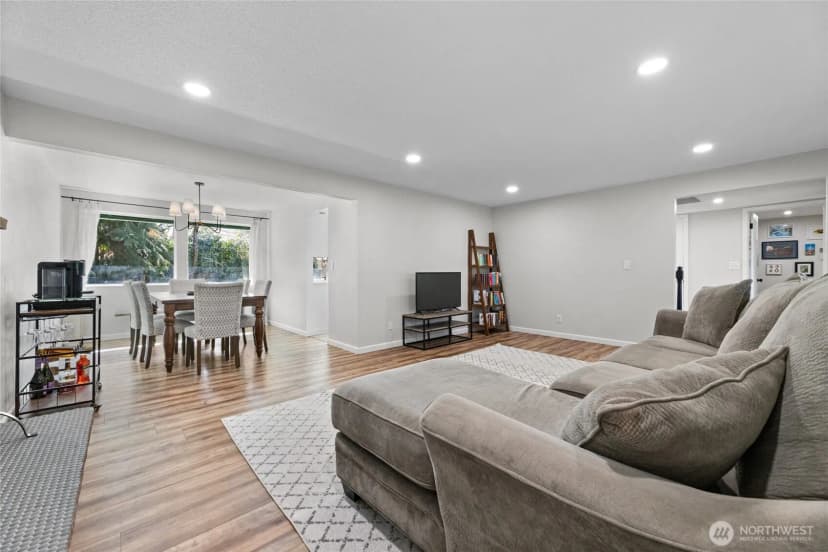 Property photo for 7902 Jade Drive Sw, Lakewood photo 6