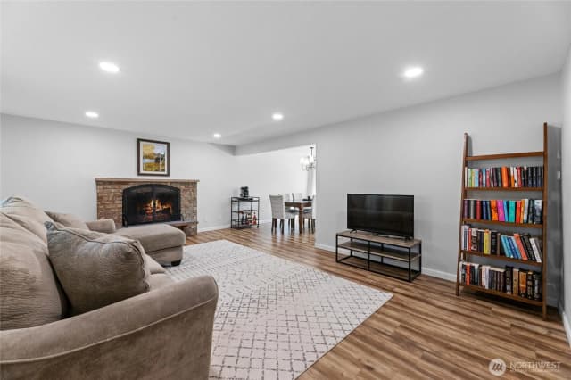 Property photo for 7902 Jade Drive Sw, Lakewood photo 3